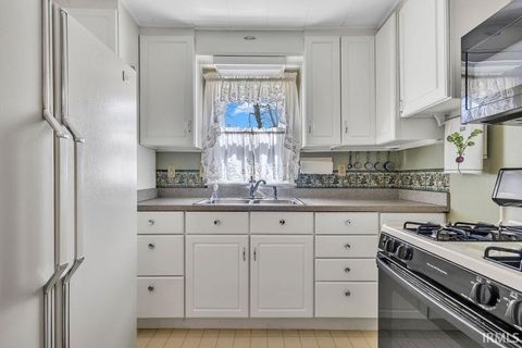 Tiny photo for 618 W 3rd Street, Bloomington, IN 47404 (MLS # 202611263)