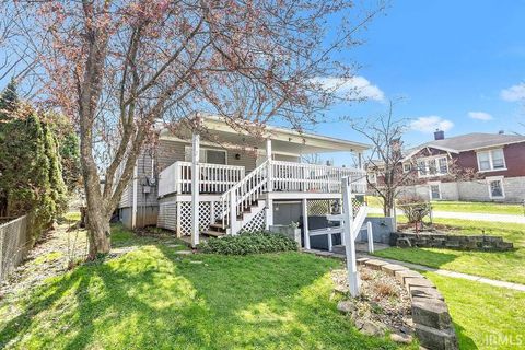 Tiny photo for 618 W 3rd Street, Bloomington, IN 47404 (MLS # 202611263)
