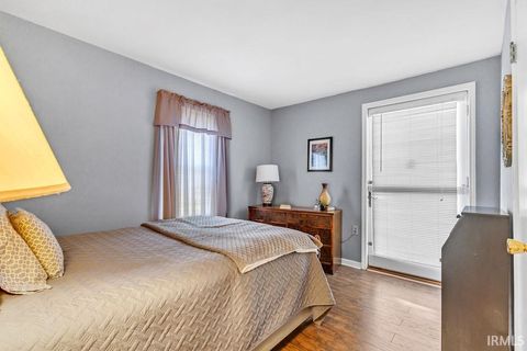 Tiny photo for 618 W 3rd Street, Bloomington, IN 47404 (MLS # 202611263)