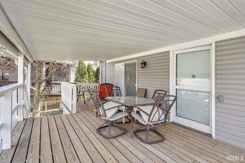 Tiny photo for 618 W 3rd Street, Bloomington, IN 47404 (MLS # 202611263)