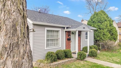 Tiny photo for 618 W 3rd Street, Bloomington, IN 47404 (MLS # 202611263)