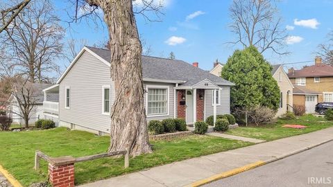 Tiny photo for 618 W 3rd Street, Bloomington, IN 47404 (MLS # 202611263)