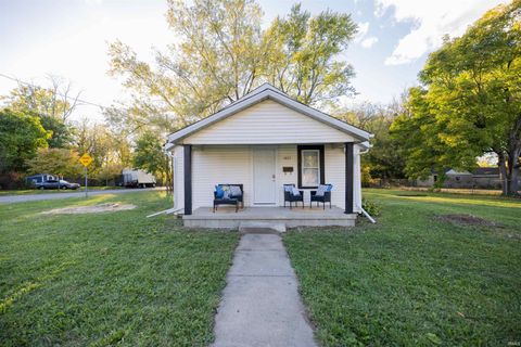 Photo of 1827 Fulton Street, Anderson, IN 46016 (MLS # 202544208)