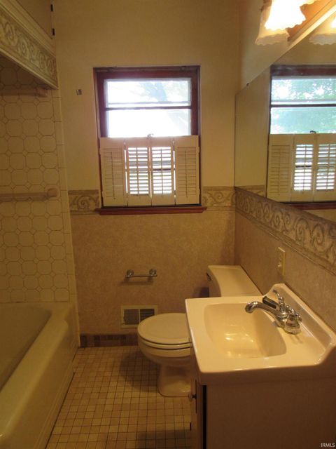 Tiny photo for 338 S DIXON Road, Kokomo, IN 46901 (MLS # 202533065)
