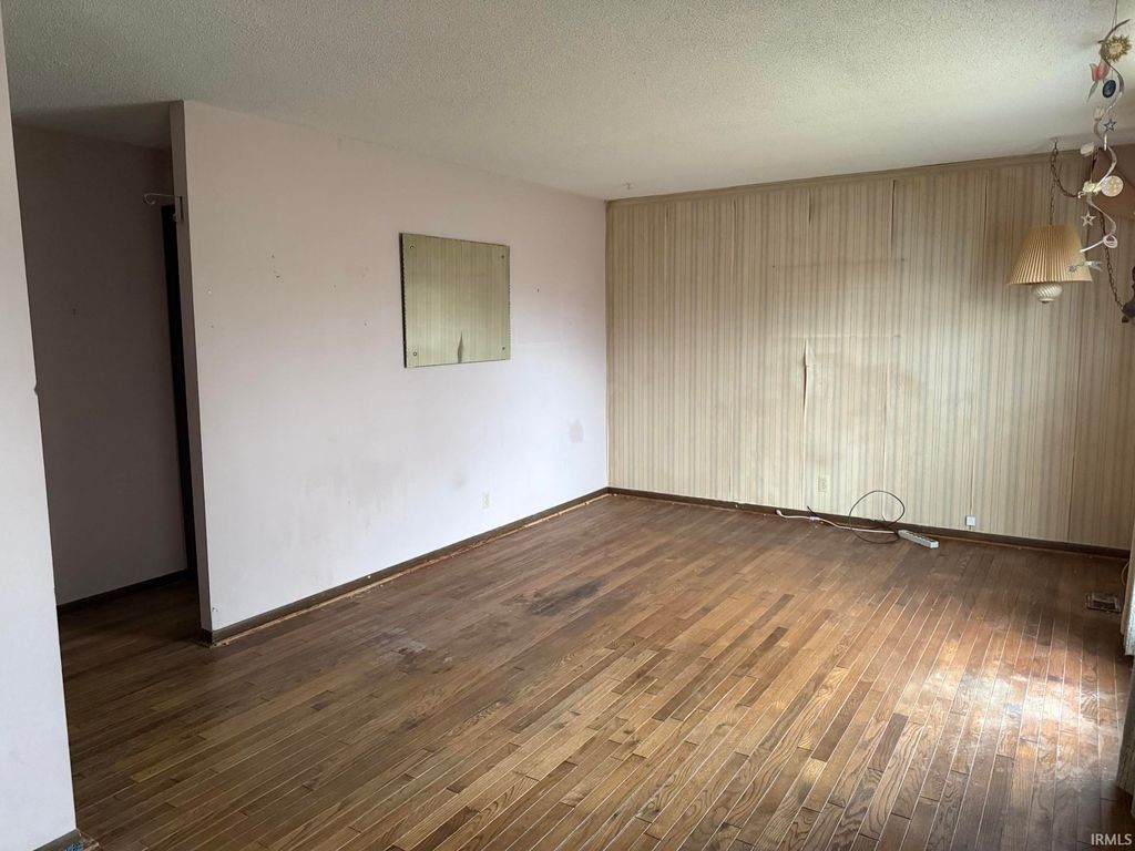 Photo of 1313 Mayfair Drive, Boonville, IN 47601 (MLS # 202548615)