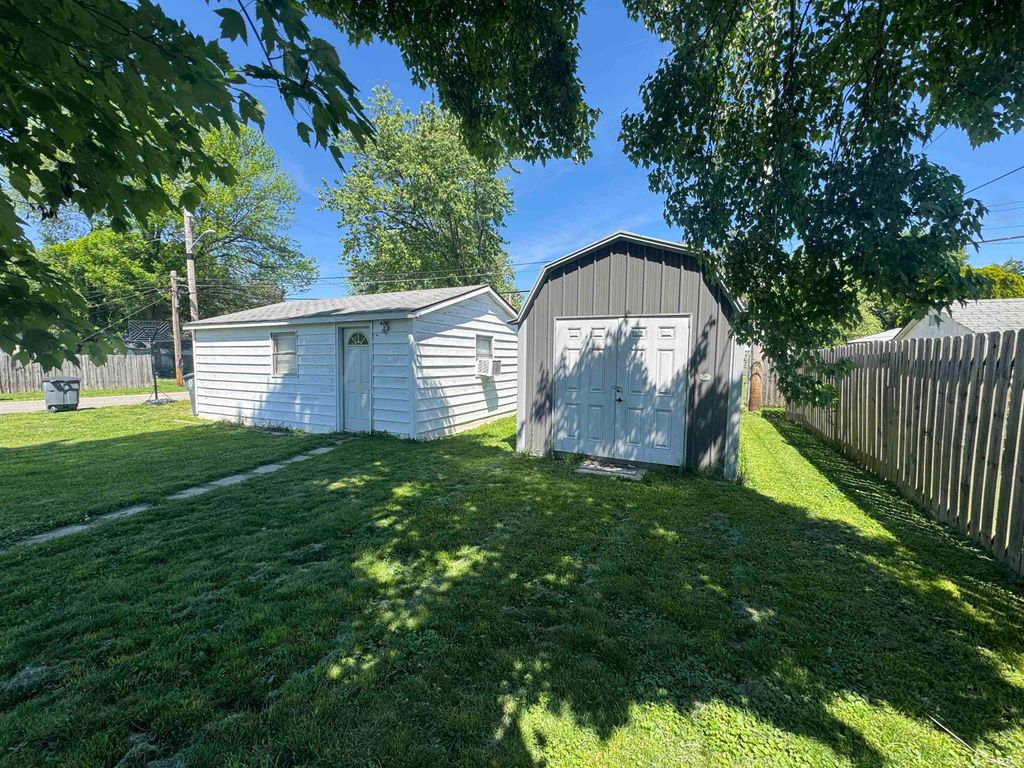 Photo of 100 E Olmstead Avenue, Evansville, IN 47711 (MLS # 202616009)