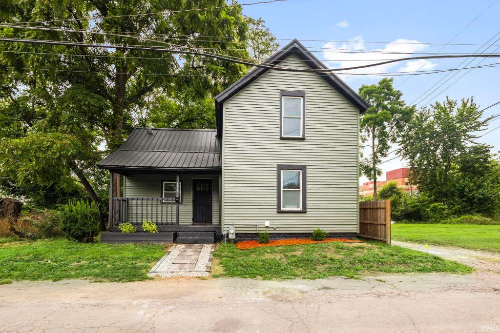 Photo of 1812 Columbia Street, South Bend, IN 46613 (MLS # 202632146)