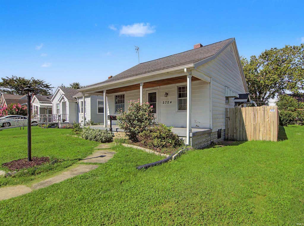Photo of 2724 Oakley Street, Evansville, IN 47710 (MLS # 202632285)