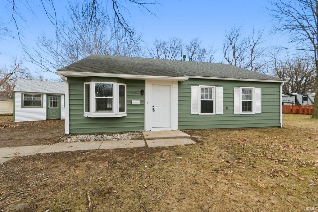 Photo of 225 Dunbar Lane, Fort Wayne, IN 46816 (MLS # 202605391)