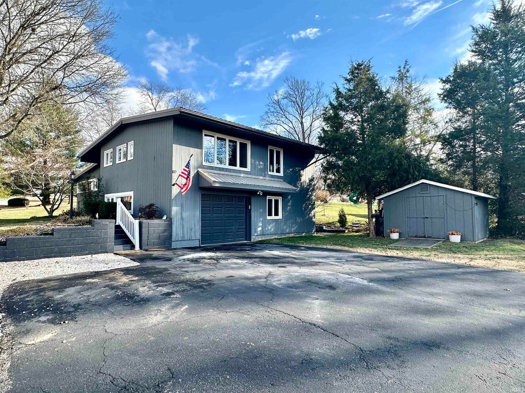 Photo of 701 Applewood Road, Huntingburg, IN 47542 (MLS # 202602341)