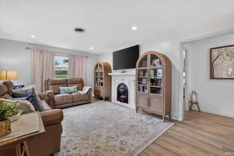Tiny photo for 322 S 2nd Street, Ellettsville, IN 47429 (MLS # 202625393)