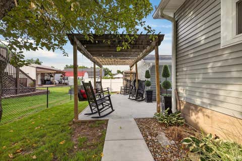 Tiny photo for 322 S 2nd Street, Ellettsville, IN 47429 (MLS # 202625393)