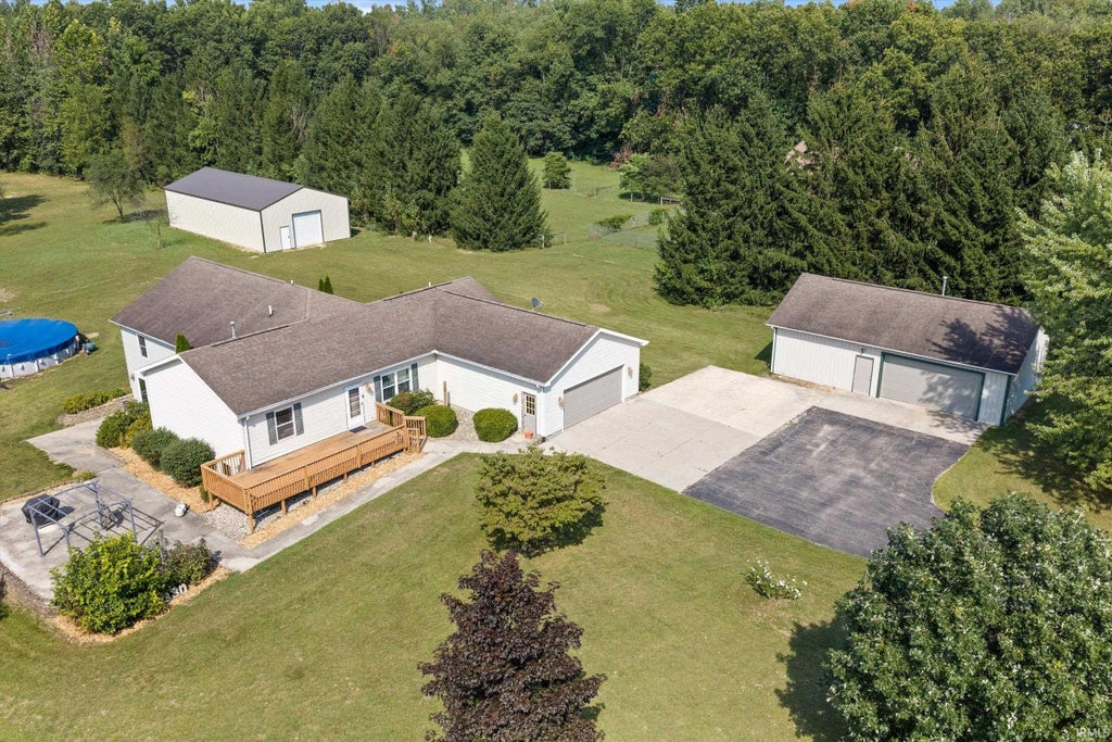 Photo of 12330 County Road 4 Street, Middlebury, IN 46540 (MLS # 202637090)