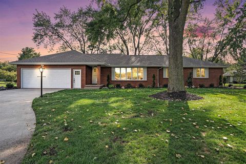 Photo of 58439 Walter Court, Goshen, IN 46528 (MLS # 202539044)