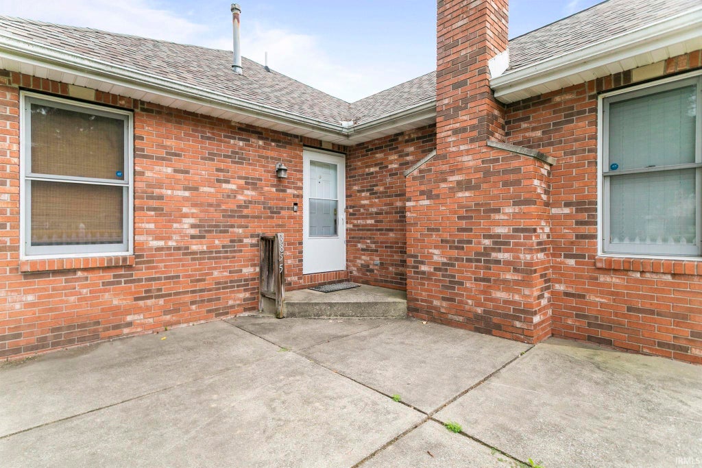 Photo of 3855 Sandpiper Cove Run, South Bend, IN 46628 (MLS # 202632134)