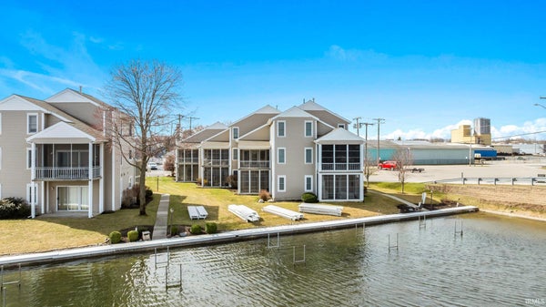 300 E MEDUSA ST APT 5D, SYRACUSE, IN 46567 - Image 3db9b3ca81f1c81db2eecf3e75f43e49/4001019010