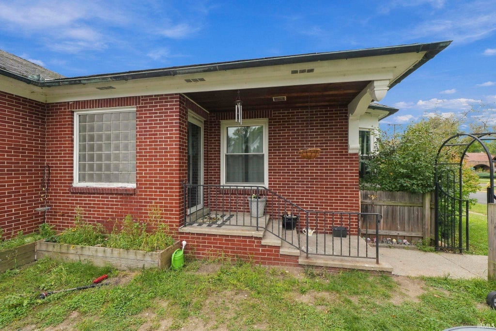 Photo of 804 E Diamond Street, Kendallville, IN 46755 (MLS # 202637496)
