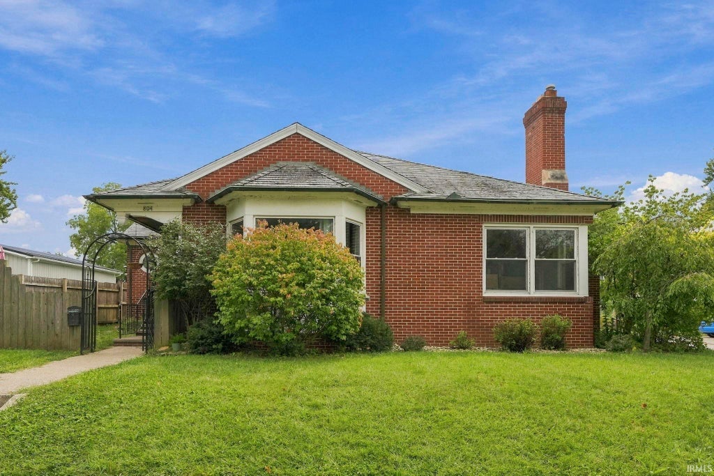 Photo of 804 E Diamond Street, Kendallville, IN 46755 (MLS # 202637496)
