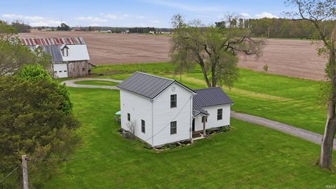 Photo of 6815 S 550 E, Wolcottville, IN 46795 (MLS # 202615916)