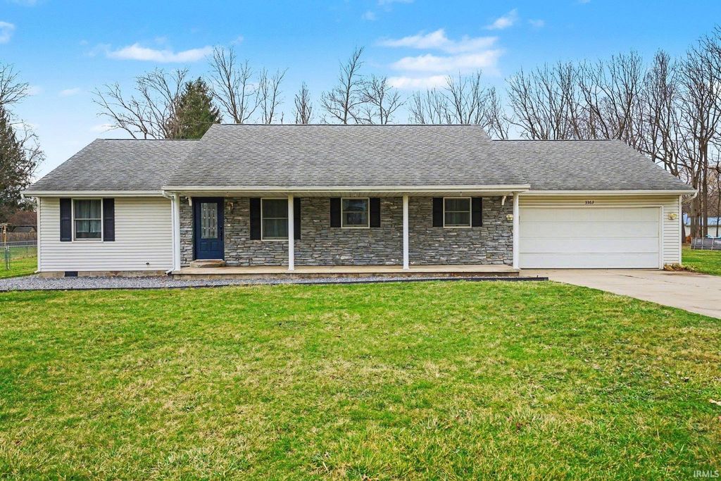 Photo of 3363 N Old Farm Road, Warsaw, IN 46582 (MLS # 202607935)