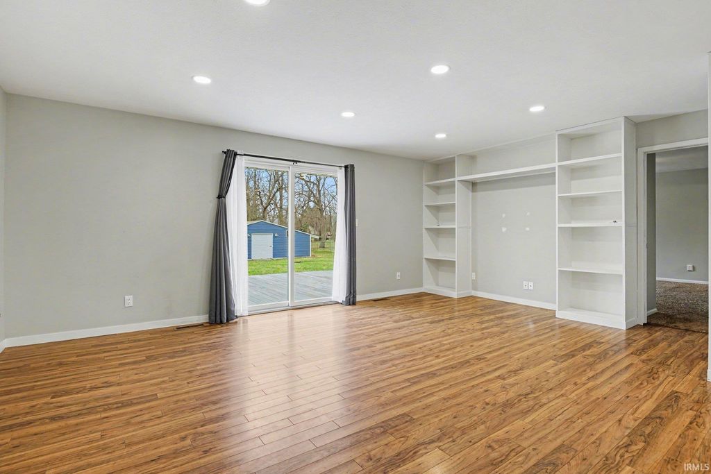 Photo of 3363 N Old Farm Road, Warsaw, IN 46582 (MLS # 202607935)