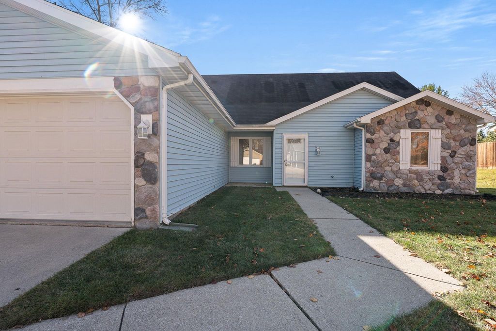 Photo of 6014 Sundance Drive, Fort Wayne, IN 46825 (MLS # 202546462)