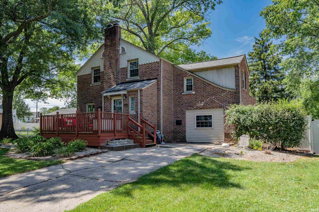 Photo of 1738 Cherry Street, Huntington, IN 46750 (MLS # 202626104)