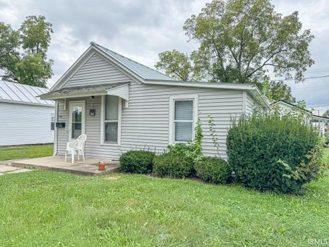 Tiny photo for 404 S West Street, Winchester, IN 47394 (MLS # 202637964)