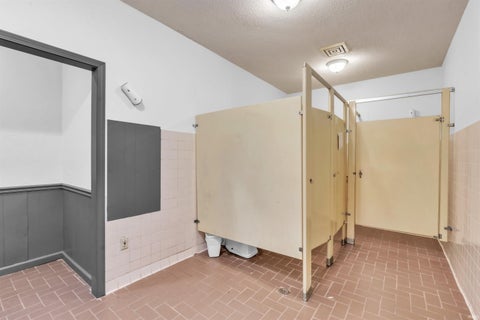 Tiny photo for 905 W North Street, Kendallville, IN 46755 (MLS # 202618009)
