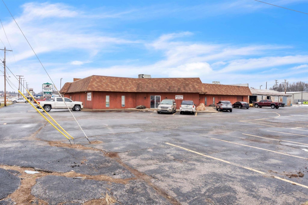 Photo of 905 W North Street, Kendallville, IN 46755 (MLS # 202618009)