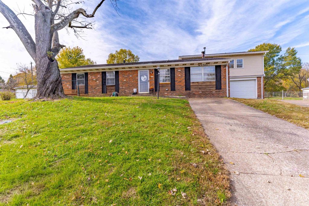 Photo of 5200 Westchester Drive, Evansville, IN 47720 (MLS # 202544821)