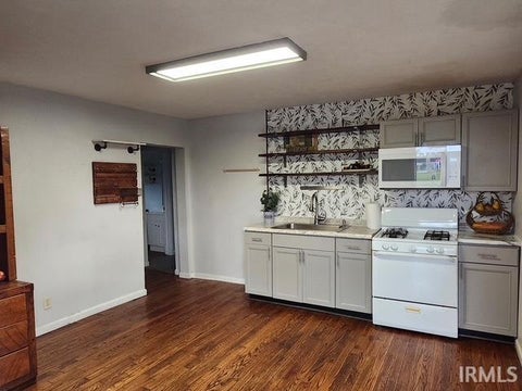 Tiny photo for 1500 E JEFFERSON Street, Kokomo, IN 46901 (MLS # 202636613)