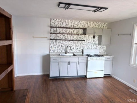 Tiny photo for 1500 E JEFFERSON Street, Kokomo, IN 46901 (MLS # 202636613)
