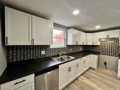 Tiny photo for 1032 S Bell Street, Kokomo, IN 46902 (MLS # 202545456)