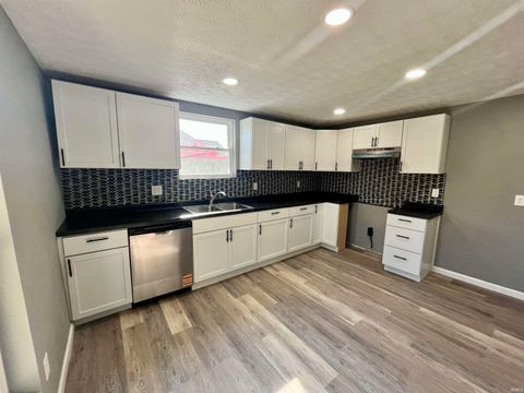 Tiny photo for 1032 S Bell Street, Kokomo, IN 46902 (MLS # 202545456)