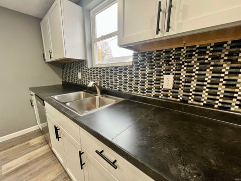 Tiny photo for 1032 S Bell Street, Kokomo, IN 46902 (MLS # 202545456)