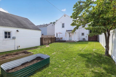 Tiny photo for 424 Miami Club Drive, Mishawaka, IN 46544 (MLS # 202634337)