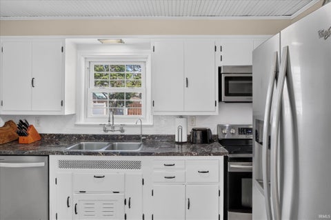 Tiny photo for 424 Miami Club Drive, Mishawaka, IN 46544 (MLS # 202634337)