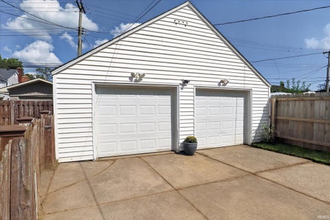 Tiny photo for 424 Miami Club Drive, Mishawaka, IN 46544 (MLS # 202634337)