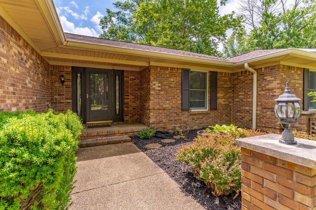 Photo of 2611 Deerfield Drive, Evansville, IN 47725 (MLS # 202623009)