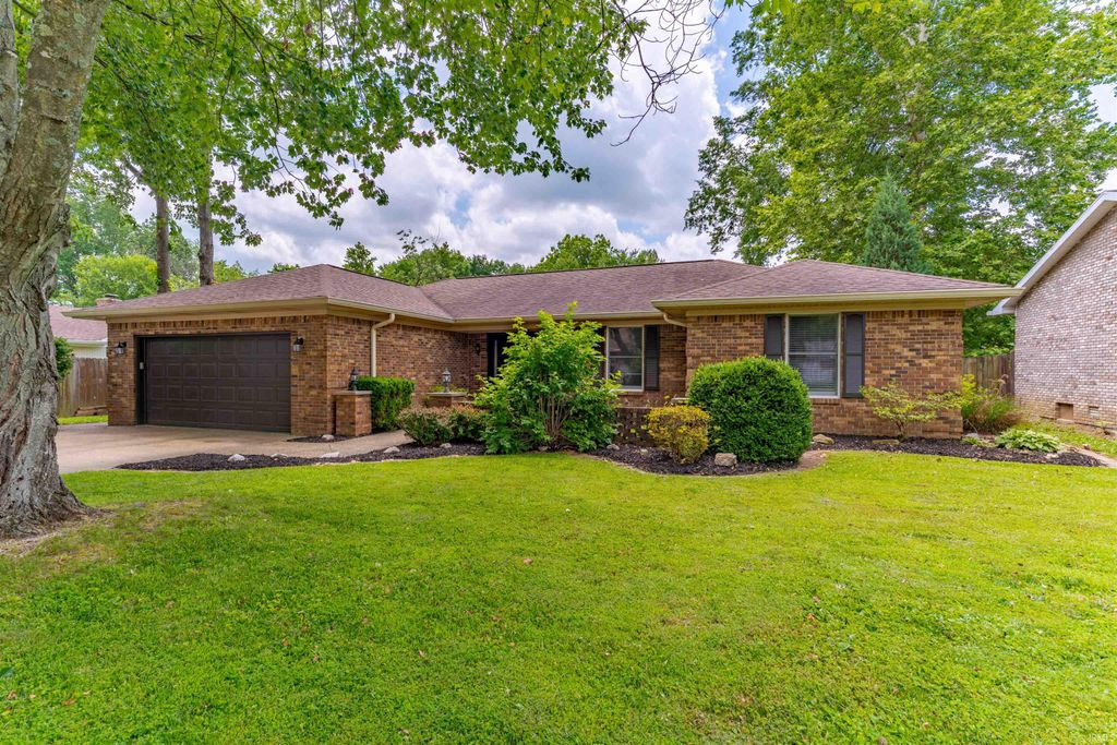 Photo of 2611 Deerfield Drive, Evansville, IN 47725 (MLS # 202623009)