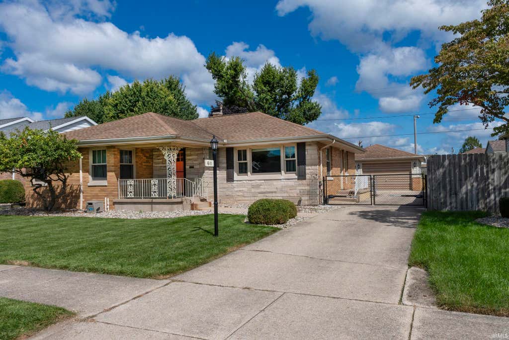Photo of 610 W 11TH Street, Mishawaka, IN 46544 (MLS # 202634746)
