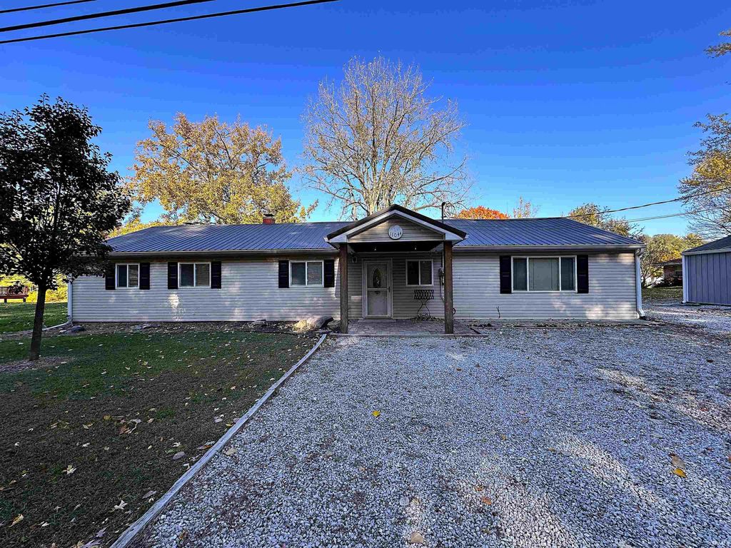 Photo of 11044 N Landings Road, Monticello, IN 47960 (MLS # 202547298)