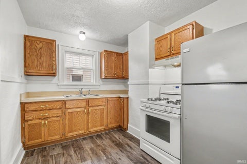Tiny photo for 308 E 8th Street, Mishawaka, IN 46544 (MLS # 202639474)