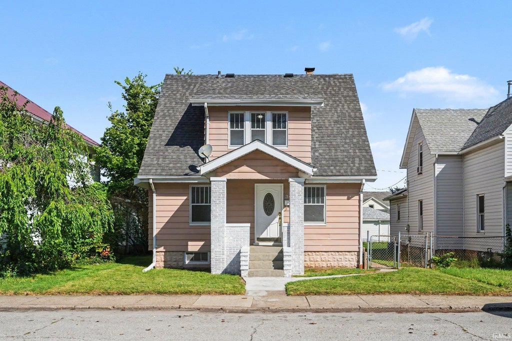 Photo of 308 E 8th Street, Mishawaka, IN 46544 (MLS # 202639474)