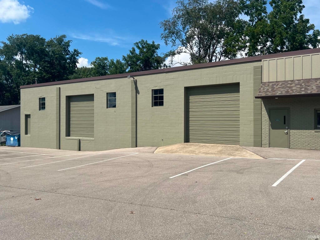 Photo of 2051 W Fountain Drive, Bloomington, IN 47404 (MLS # 202636095)