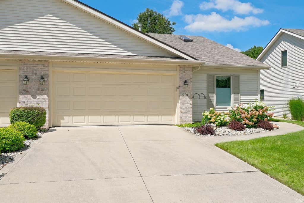 Photo of 9011 Falcons Run, Fort Wayne, IN 46825 (MLS # 202634817)