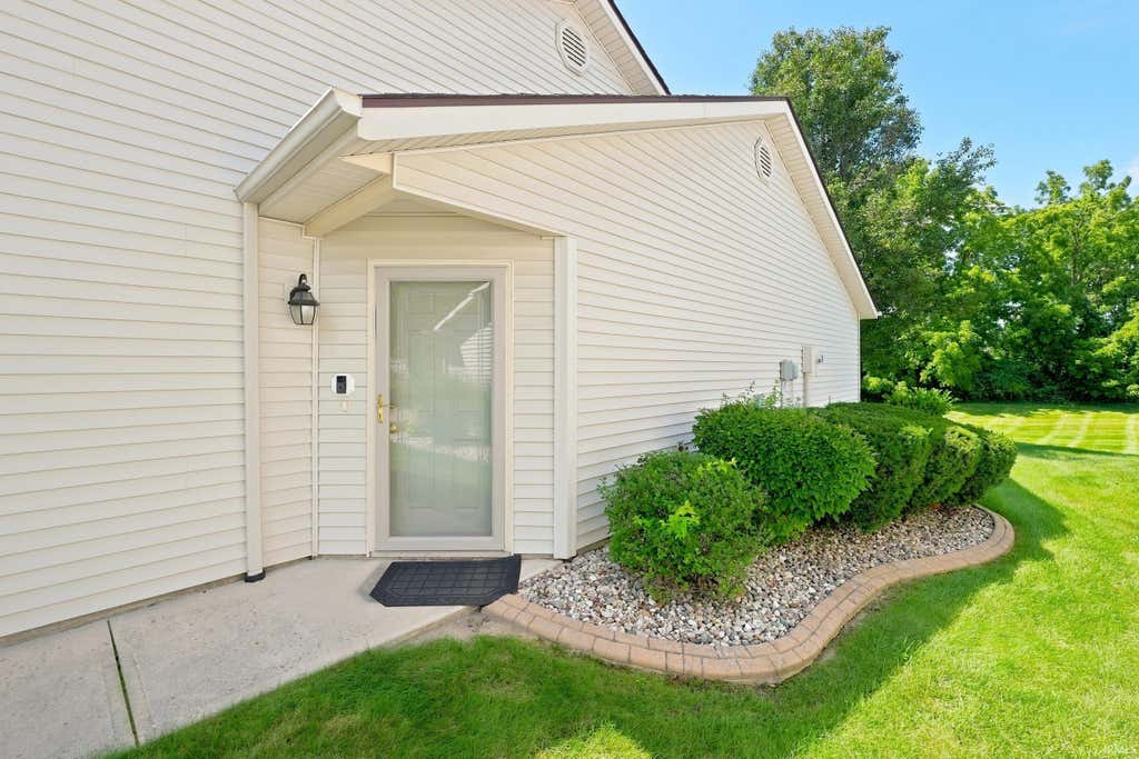 Photo of 9011 Falcons Run, Fort Wayne, IN 46825 (MLS # 202634817)