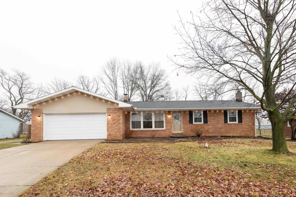 Photo of 1324 Copeland Street, Warsaw, IN 46580 (MLS # 202549735)