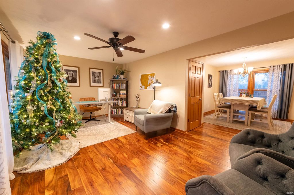 Photo of 1324 Copeland Street, Warsaw, IN 46580 (MLS # 202549735)